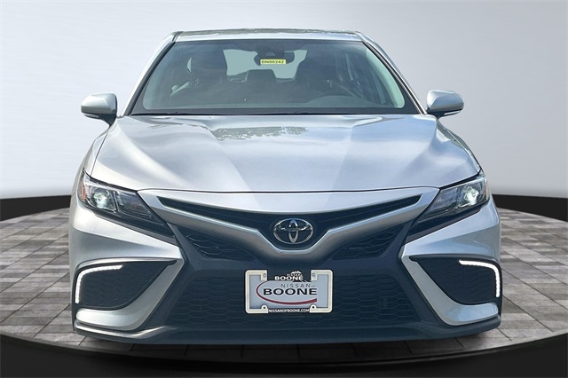 Vehicle image 2 of 32