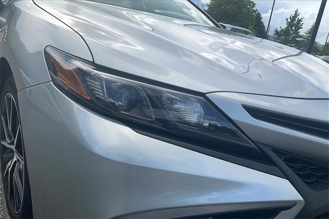 Vehicle image 28 of 32