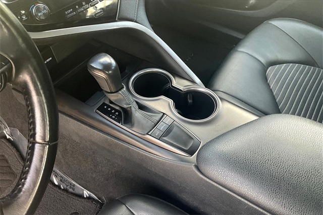 Vehicle image 15 of 32