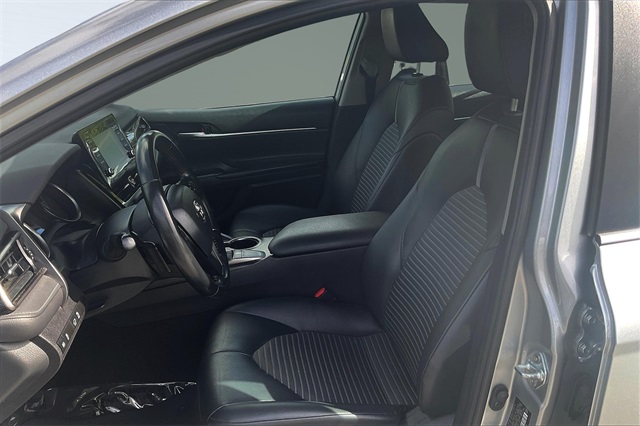 Vehicle image 24 of 32