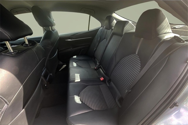 Vehicle image 25 of 32