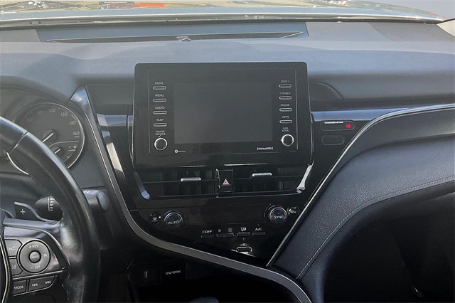 Vehicle image 8 of 32