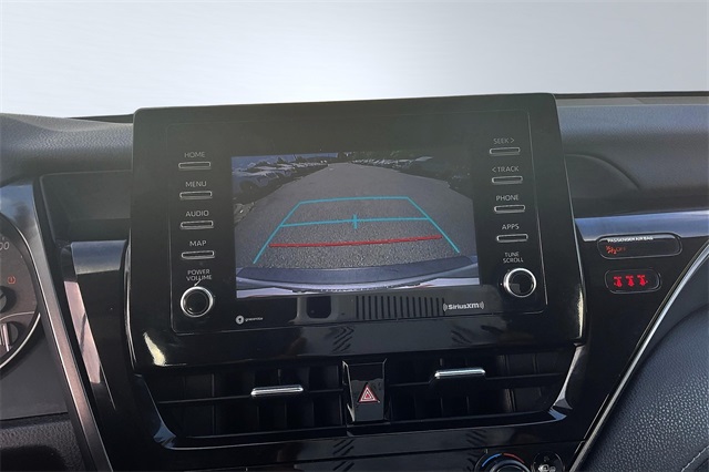 Vehicle image 21 of 32