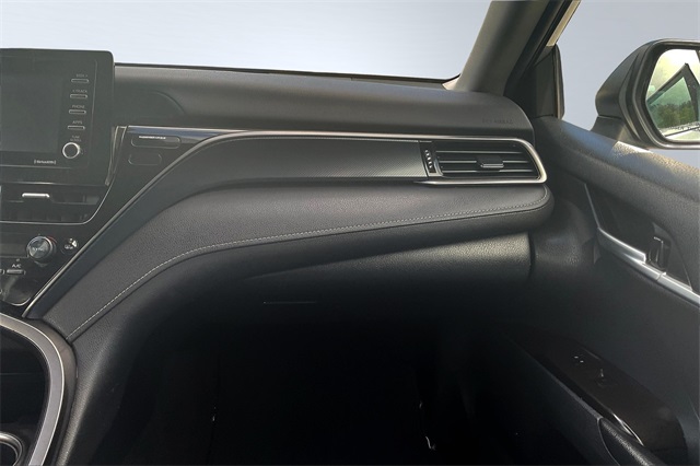 Vehicle image 17 of 32