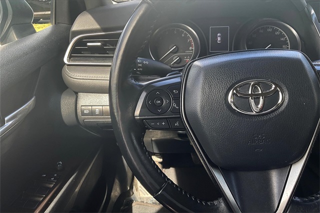 Vehicle image 18 of 32
