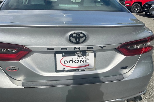 Vehicle image 10 of 32