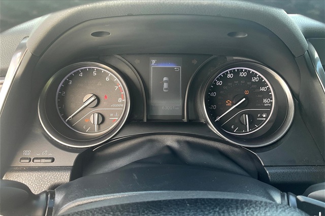 Vehicle image 20 of 32