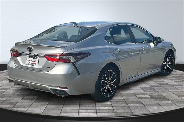 Vehicle image 4 of 32
