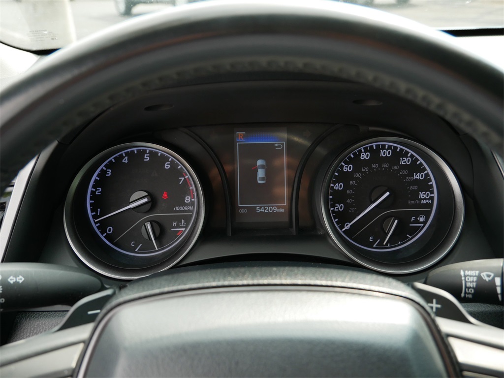 Vehicle image 24 of 28