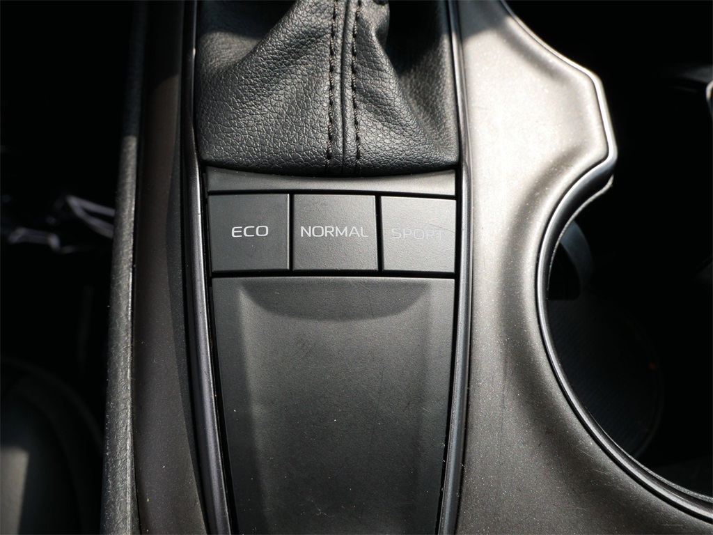 Vehicle image 19 of 28