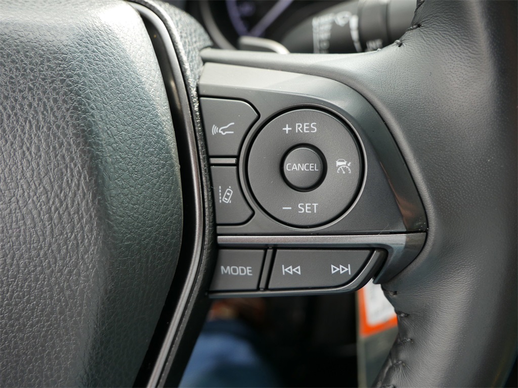 Vehicle image 26 of 28
