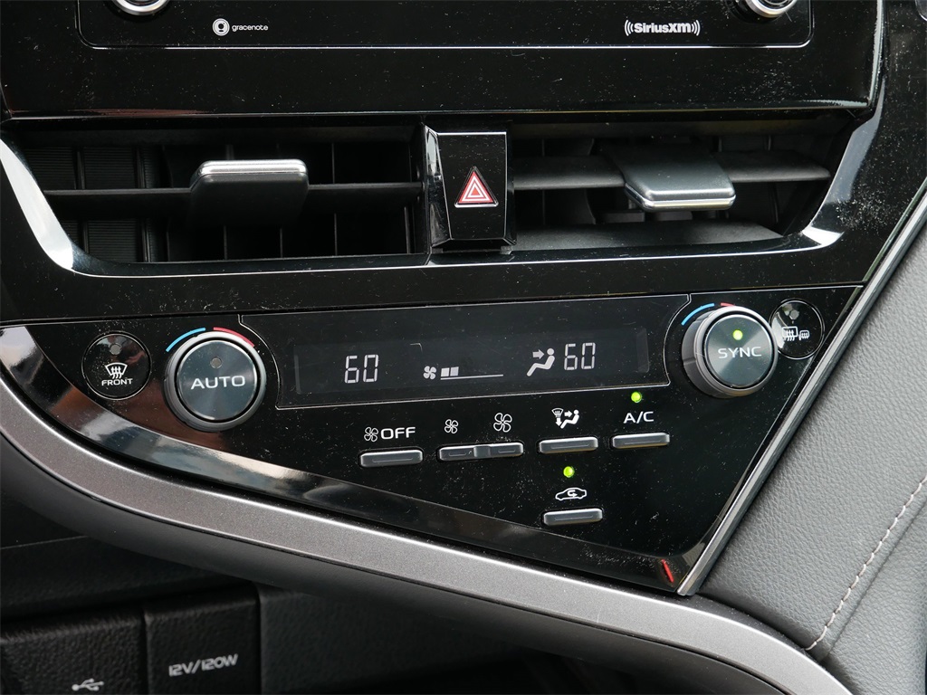 Vehicle image 21 of 28