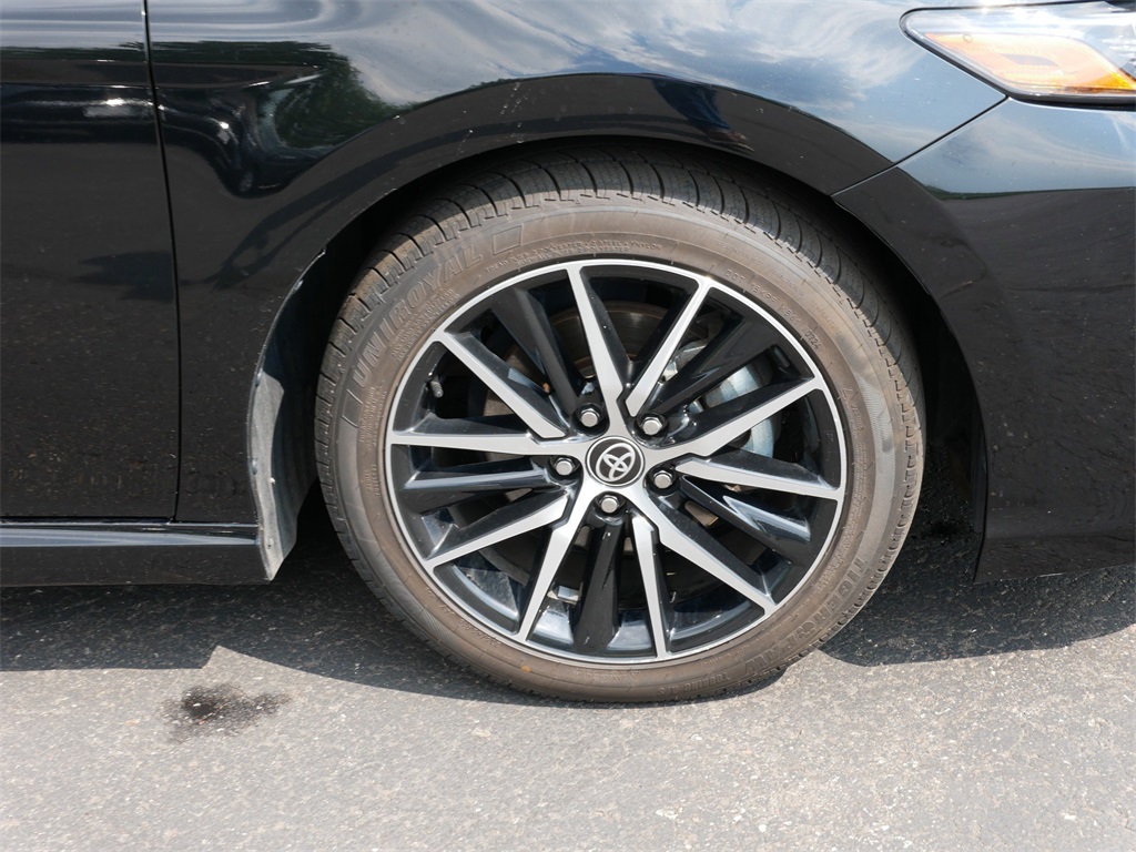 Vehicle image 9 of 28