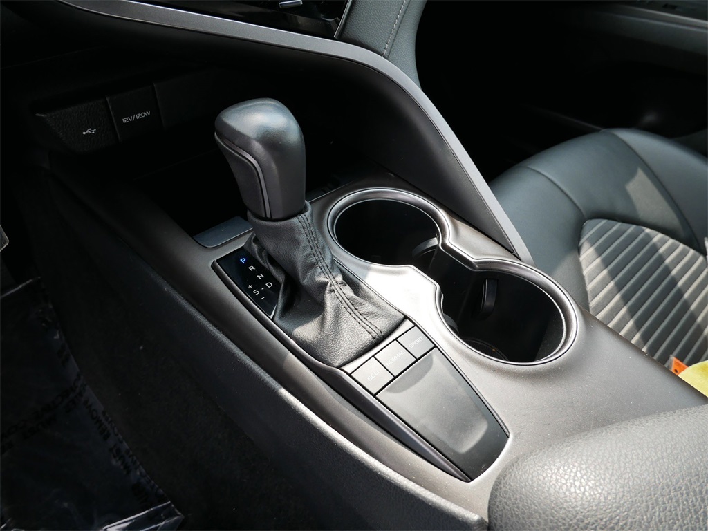 Vehicle image 18 of 28
