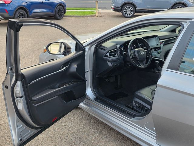 2023 Toyota Camry SE Image 17 of 37