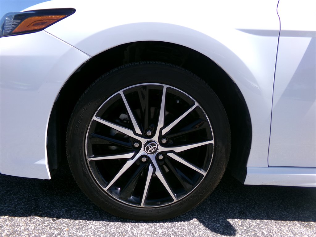 Vehicle image 33 of 39