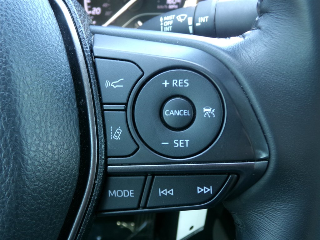 Vehicle image 23 of 39