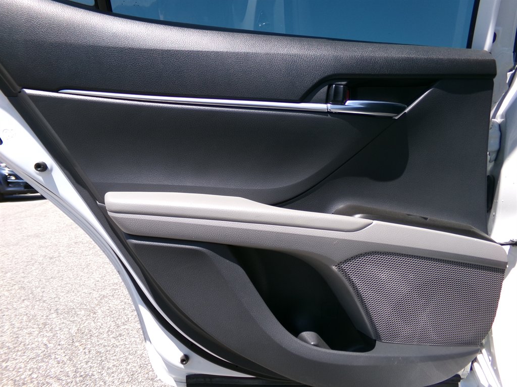 Vehicle image 10 of 39