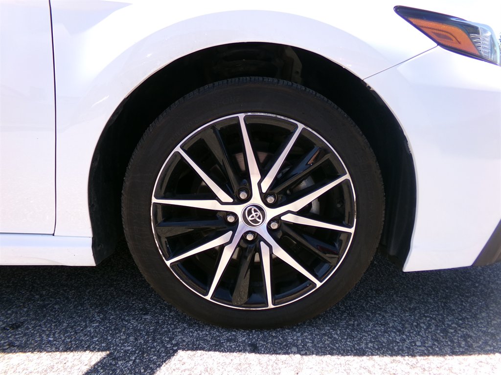 Vehicle image 35 of 39