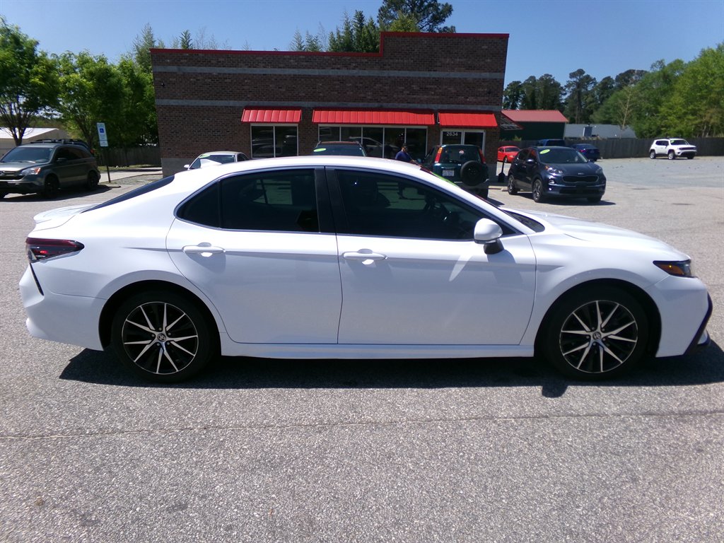 Vehicle image 4 of 39