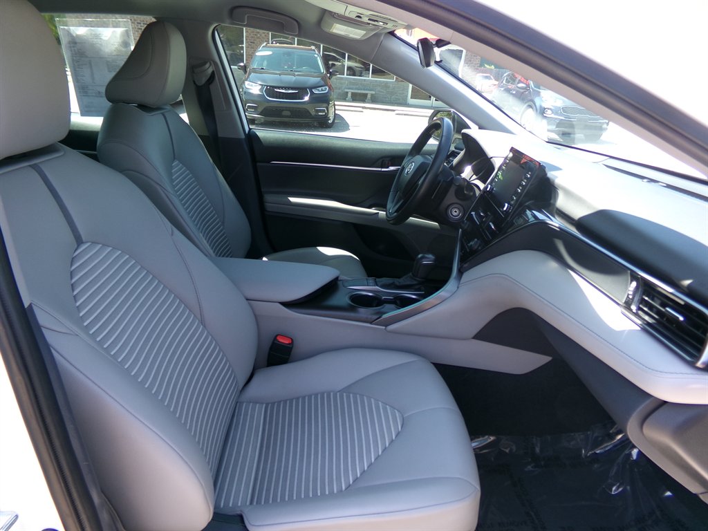 Vehicle image 16 of 39