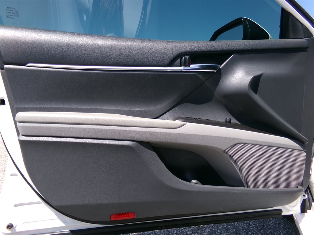 Vehicle image 9 of 39