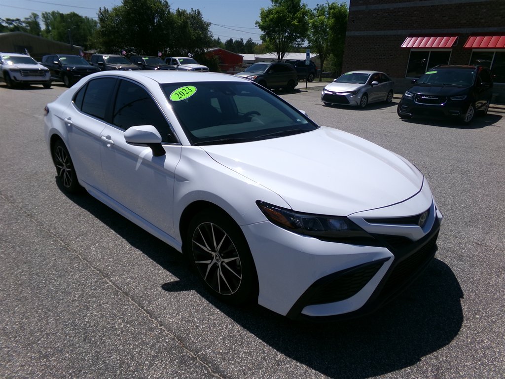 Vehicle image 3 of 39