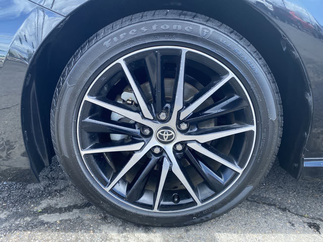 Vehicle image 10 of 24