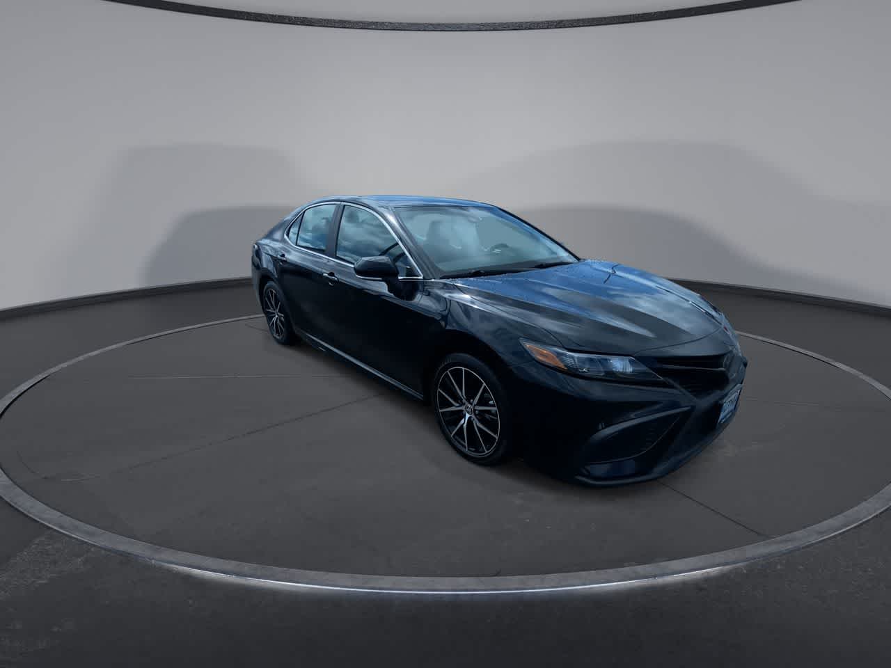 Vehicle image 3 of 24