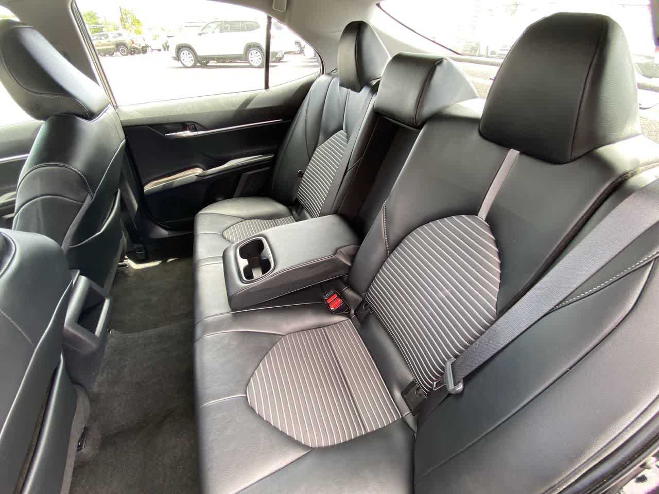 Vehicle image 21 of 24