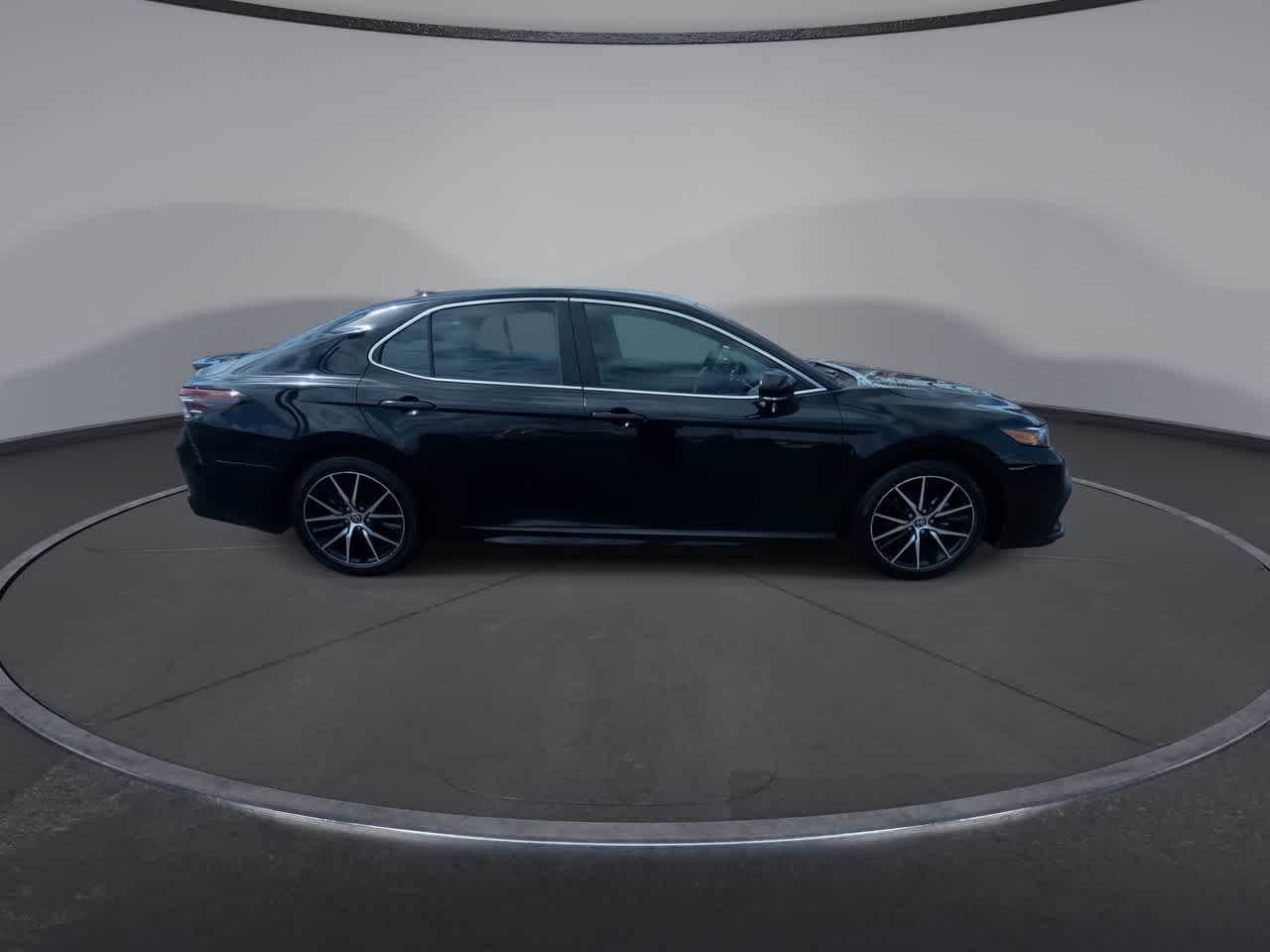 Vehicle image 4 of 24
