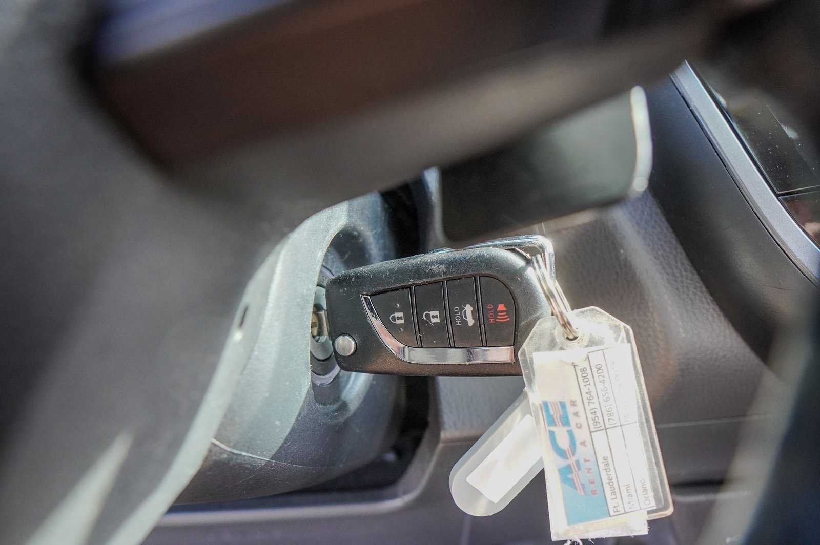 Vehicle image 21 of 23