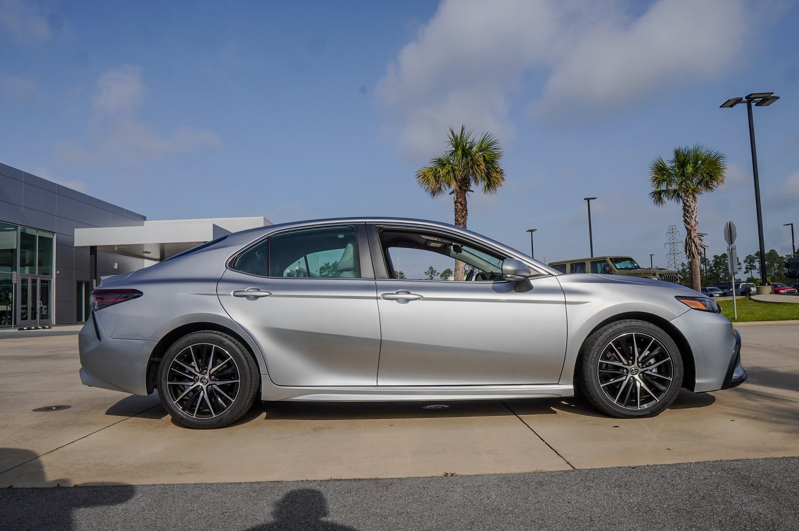 Vehicle image 4 of 23