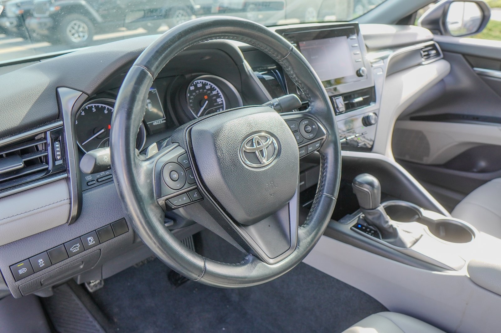 Vehicle image 11 of 23