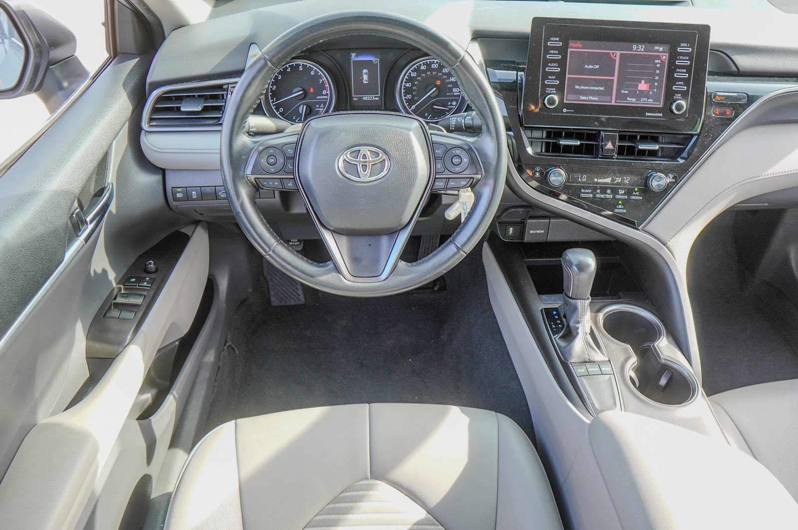 Vehicle image 17 of 23