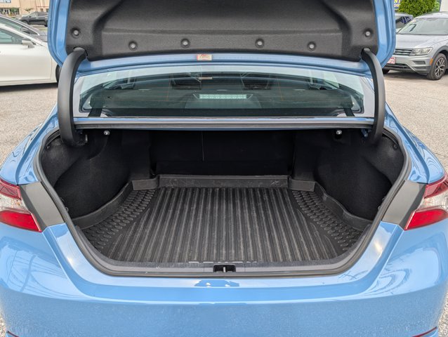 Vehicle image 13 of 26