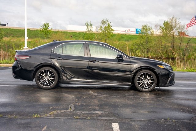 Vehicle image 6 of 37