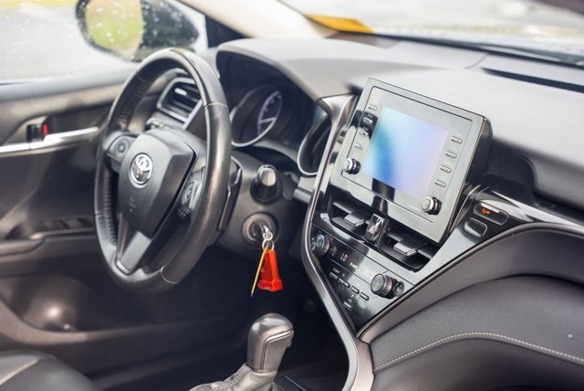 Vehicle image 13 of 37