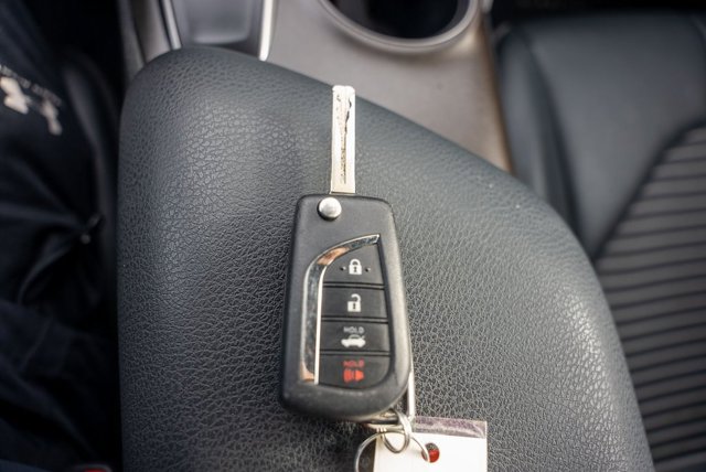 Vehicle image 31 of 37