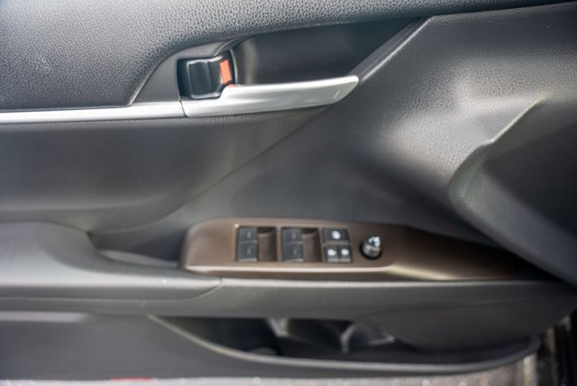 Vehicle image 18 of 37