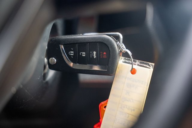 Vehicle image 26 of 37