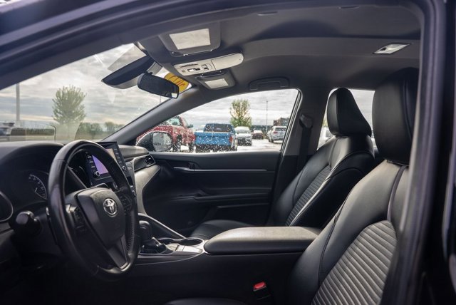 Vehicle image 21 of 37