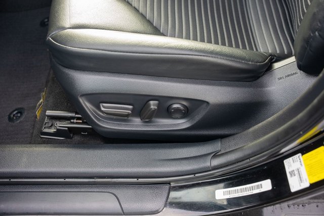 Vehicle image 19 of 37
