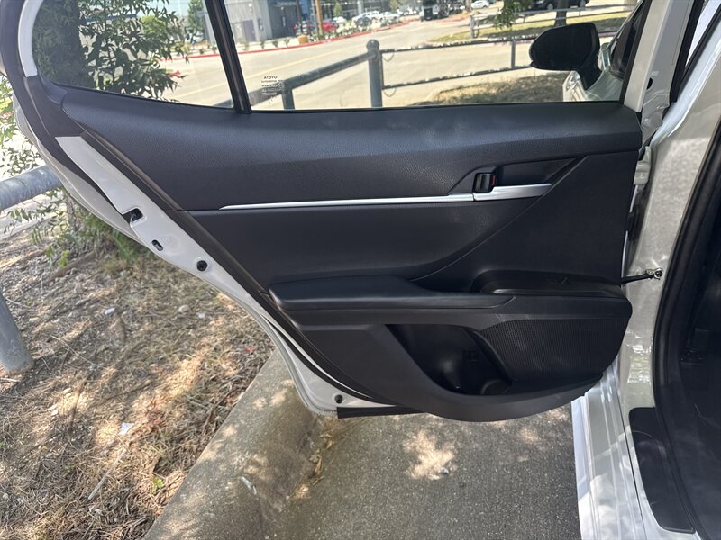 Vehicle image 20 of 28