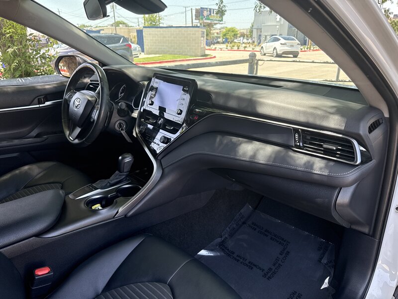 Vehicle image 15 of 28