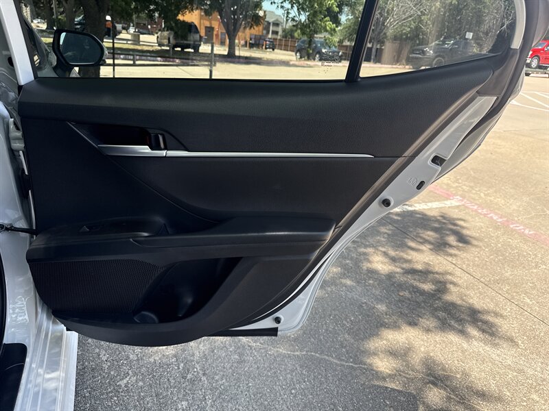 Vehicle image 19 of 28
