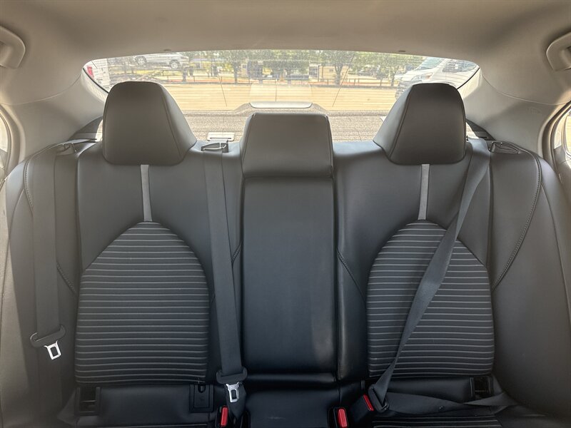 Vehicle image 11 of 28
