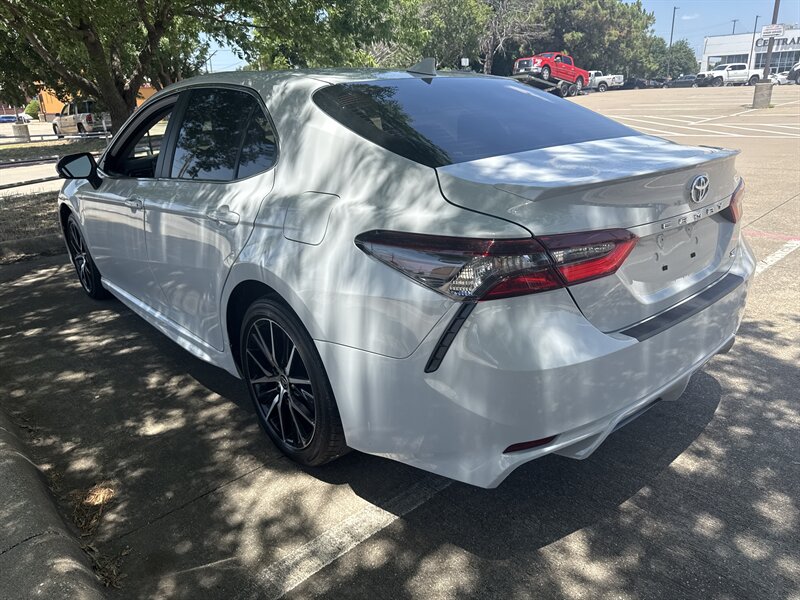 Vehicle image 9 of 28