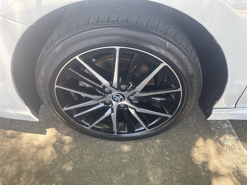 Vehicle image 10 of 28