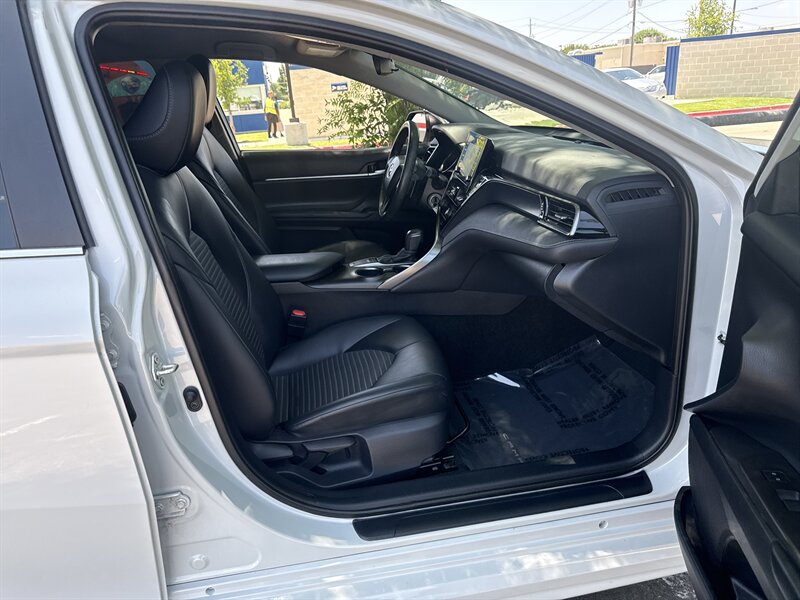 Vehicle image 25 of 28